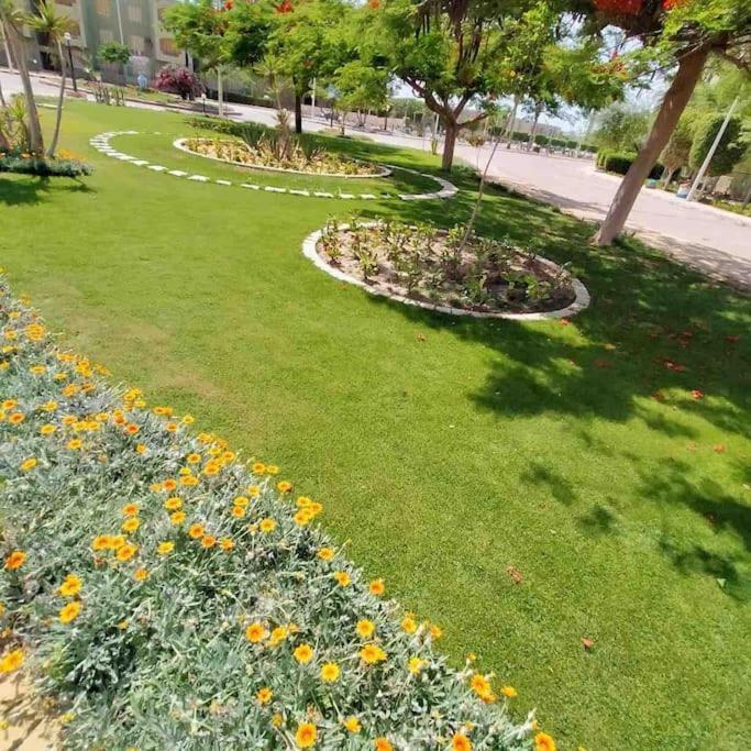 דירות Dawwar Muhammad Abu Shanab 50% Off. 2Br , 2Br Ground Floor With Pool View, Private Beach Access, Security 24/7 شاليه ٢ غرفه ، ٢ حمام ف الدور الارضي قدام جنينه و حمام السباحه مباشره ، شاطيء خاص بالقرية و أمن ٢٤ ساعه و مسجد خاص מראה חיצוני תמונה