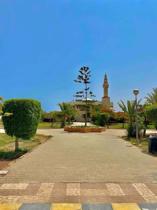 דירות Dawwar Muhammad Abu Shanab 50% Off. 2Br , 2Br Ground Floor With Pool View, Private Beach Access, Security 24/7 شاليه ٢ غرفه ، ٢ حمام ف الدور الارضي قدام جنينه و حمام السباحه مباشره ، شاطيء خاص بالقرية و أمن ٢٤ ساعه و مسجد خاص מראה חיצוני תמונה